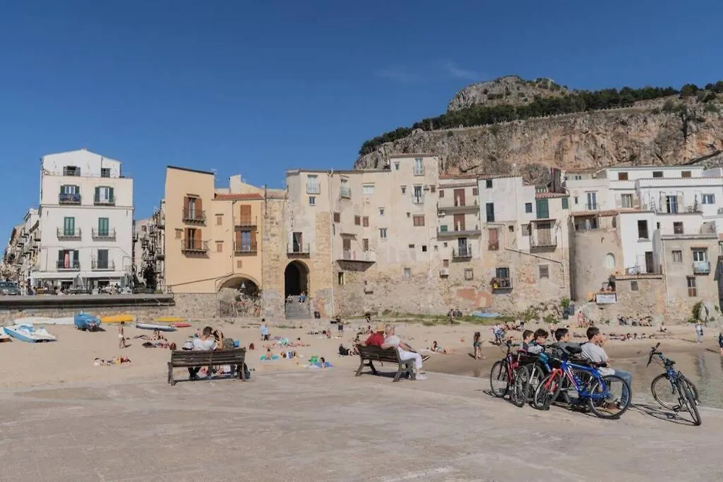 Apartment Appartamento Nobiliare Design A 2 Passi Dal Mare Cefalu Italy